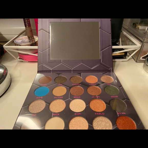 Barbarella Eyeshadow Palette - Picture 2 of 3